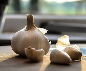 treat-infected-eczema-garlic